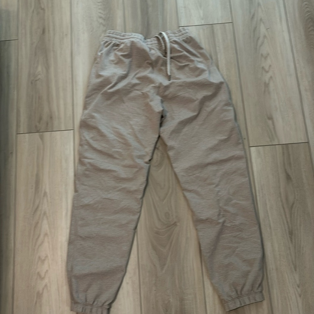 Vuori boyfriend joggers